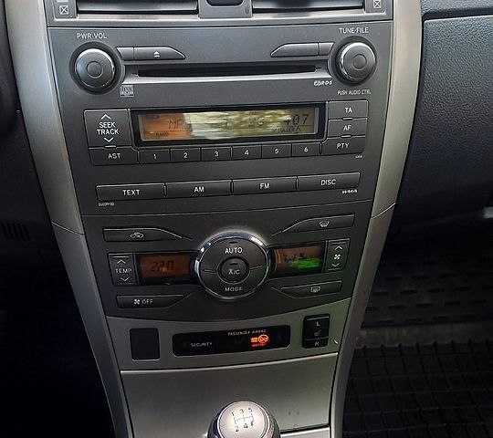 Черный Тойота Королла, объемом двигателя 1.6 л и пробегом 235 тыс. км за 7000 $, фото 9 на Automoto.ua