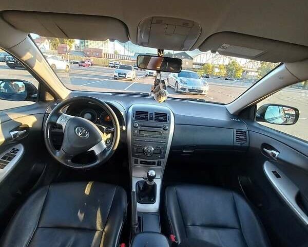 Чорний Тойота Королла, об'ємом двигуна 1.6 л та пробігом 235 тис. км за 6800 $, фото 13 на Automoto.ua