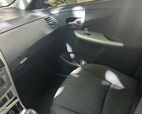 Черный Тойота Королла, объемом двигателя 1.6 л и пробегом 187 тыс. км за 7300 $, фото 6 на Automoto.ua