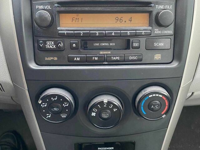 Чорний Тойота Королла, об'ємом двигуна 1.8 л та пробігом 205 тис. км за 5500 $, фото 15 на Automoto.ua