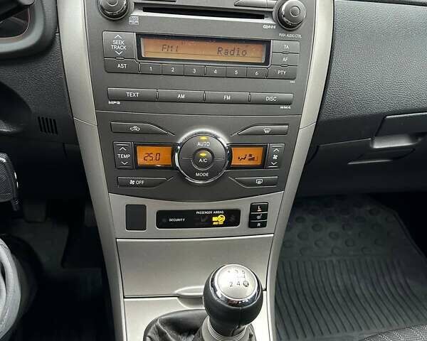 Чорний Тойота Королла, об'ємом двигуна 1.6 л та пробігом 49 тис. км за 9999 $, фото 24 на Automoto.ua