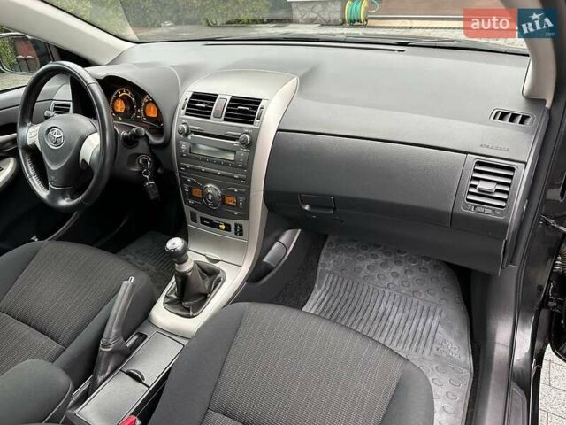 Чорний Тойота Королла, об'ємом двигуна 1.6 л та пробігом 49 тис. км за 9999 $, фото 21 на Automoto.ua