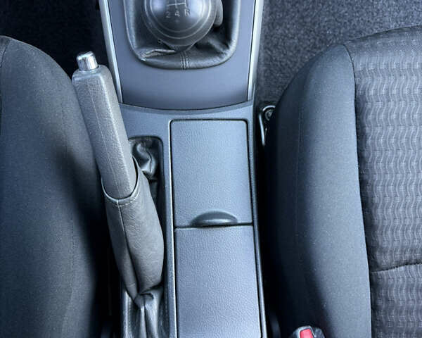 Черный Тойота Королла, объемом двигателя 1.6 л и пробегом 147 тыс. км за 6999 $, фото 60 на Automoto.ua