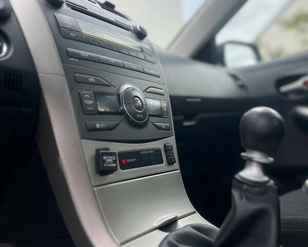 Черный Тойота Королла, объемом двигателя 1.8 л и пробегом 213 тыс. км за 7300 $, фото 13 на Automoto.ua