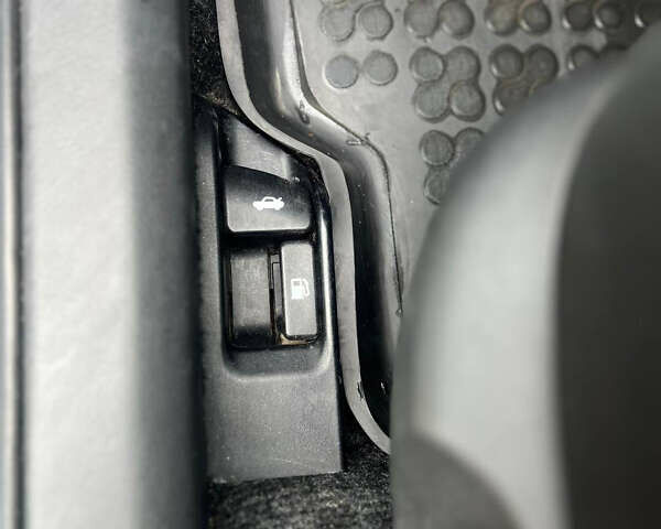 Черный Тойота Королла, объемом двигателя 1.8 л и пробегом 213 тыс. км за 7300 $, фото 14 на Automoto.ua