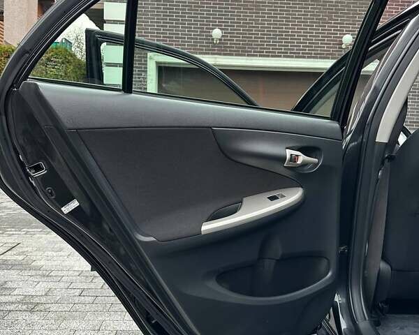 Чорний Тойота Королла, об'ємом двигуна 1.6 л та пробігом 49 тис. км за 9999 $, фото 15 на Automoto.ua