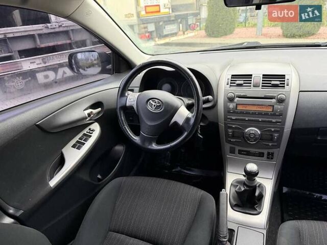 Черный Тойота Королла, объемом двигателя 1.6 л и пробегом 180 тыс. км за 5999 $, фото 15 на Automoto.ua