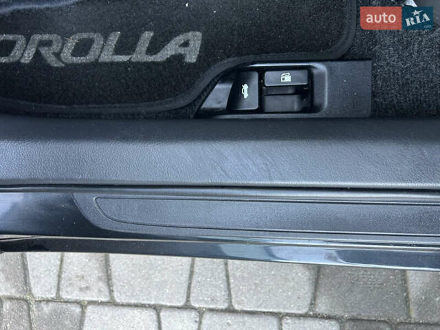 Черный Тойота Королла, объемом двигателя 1.59 л и пробегом 201 тыс. км за 7799 $, фото 13 на Automoto.ua