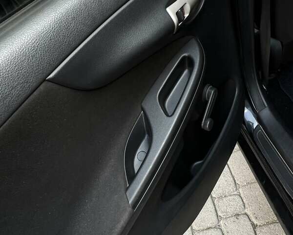 Чорний Тойота Королла, об'ємом двигуна 1.6 л та пробігом 200 тис. км за 7200 $, фото 8 на Automoto.ua