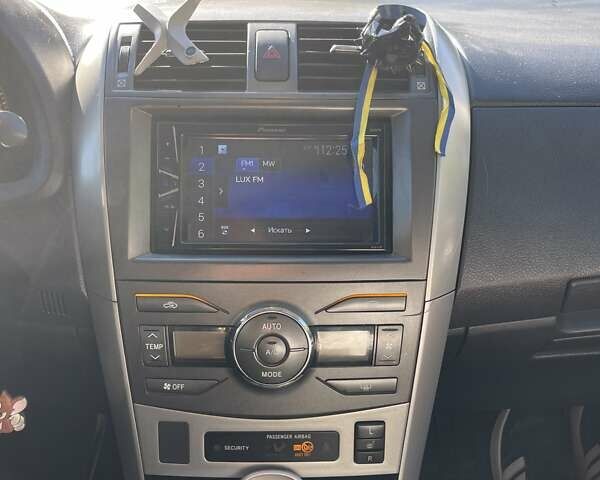 Чорний Тойота Королла, об'ємом двигуна 1.6 л та пробігом 210 тис. км за 6600 $, фото 10 на Automoto.ua