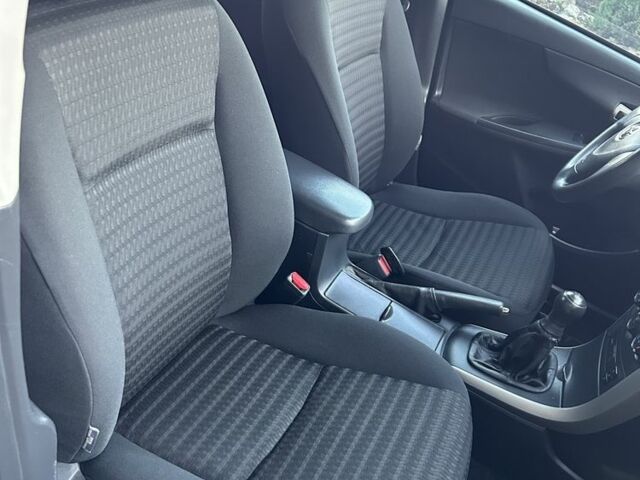 Черный Тойота Королла, объемом двигателя 1.6 л и пробегом 160 тыс. км за 7850 $, фото 8 на Automoto.ua