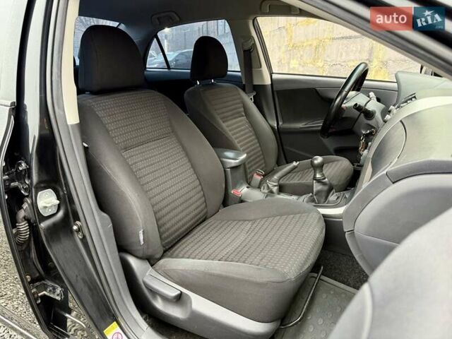 Черный Тойота Королла, объемом двигателя 1.6 л и пробегом 180 тыс. км за 6600 $, фото 9 на Automoto.ua