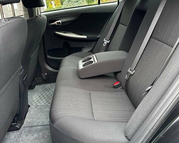 Чорний Тойота Королла, об'ємом двигуна 1.6 л та пробігом 49 тис. км за 9999 $, фото 27 на Automoto.ua