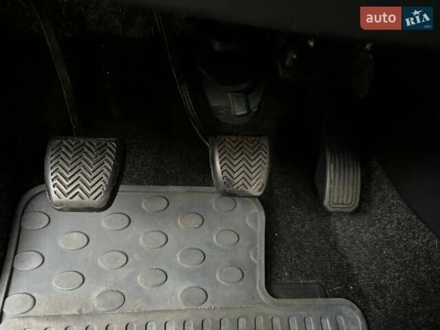 Чорний Тойота Королла, об'ємом двигуна 1.6 л та пробігом 49 тис. км за 9999 $, фото 26 на Automoto.ua