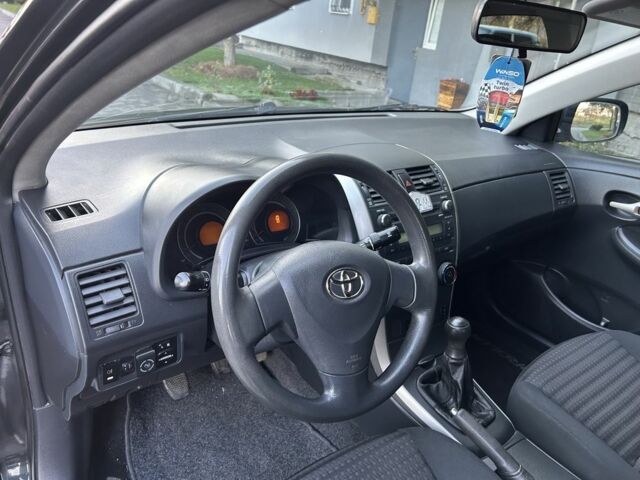 Черный Тойота Королла, объемом двигателя 1.6 л и пробегом 160 тыс. км за 7850 $, фото 14 на Automoto.ua