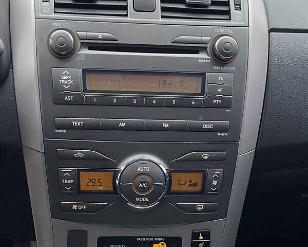 Чорний Тойота Королла, об'ємом двигуна 1.6 л та пробігом 208 тис. км за 7200 $, фото 16 на Automoto.ua