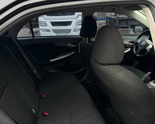 Черный Тойота Королла, объемом двигателя 1.6 л и пробегом 180 тыс. км за 5999 $, фото 17 на Automoto.ua