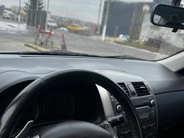 Черный Тойота Королла, объемом двигателя 1.6 л и пробегом 400 тыс. км за 4999 $, фото 4 на Automoto.ua