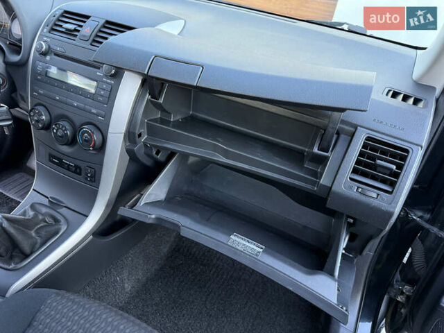 Черный Тойота Королла, объемом двигателя 1.6 л и пробегом 147 тыс. км за 6999 $, фото 70 на Automoto.ua