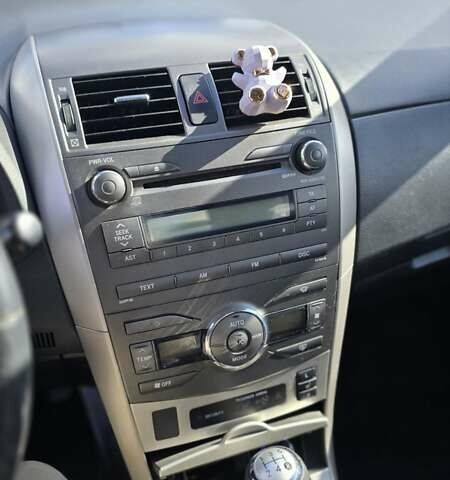 Черный Тойота Королла, объемом двигателя 1.6 л и пробегом 244 тыс. км за 6950 $, фото 18 на Automoto.ua