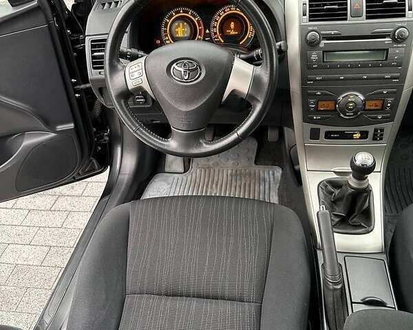 Чорний Тойота Королла, об'ємом двигуна 1.6 л та пробігом 49 тис. км за 9999 $, фото 19 на Automoto.ua