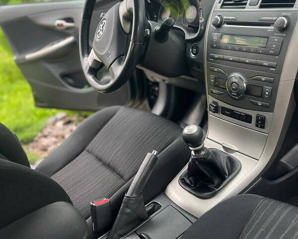 Черный Тойота Королла, объемом двигателя 1.8 л и пробегом 213 тыс. км за 7300 $, фото 10 на Automoto.ua