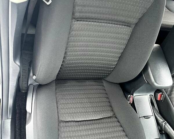 Чорний Тойота Королла, об'ємом двигуна 1.6 л та пробігом 162 тис. км за 7200 $, фото 18 на Automoto.ua