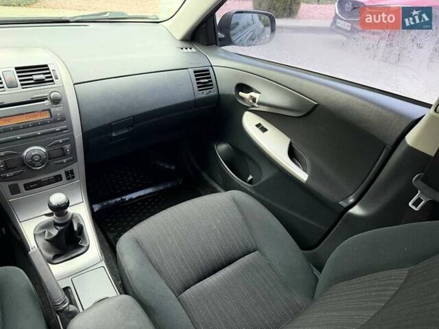 Черный Тойота Королла, объемом двигателя 1.6 л и пробегом 180 тыс. км за 5999 $, фото 14 на Automoto.ua