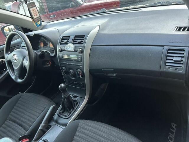 Черный Тойота Королла, объемом двигателя 1.6 л и пробегом 160 тыс. км за 7850 $, фото 11 на Automoto.ua