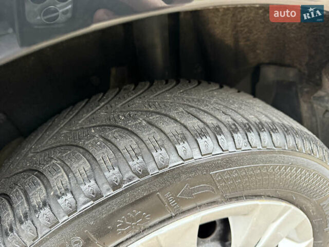 Черный Тойота Королла, объемом двигателя 1.6 л и пробегом 149 тыс. км за 5950 $, фото 23 на Automoto.ua