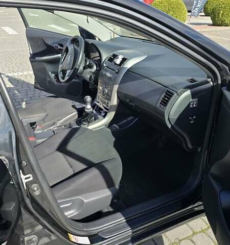 Черный Тойота Королла, объемом двигателя 1.6 л и пробегом 244 тыс. км за 6950 $, фото 17 на Automoto.ua