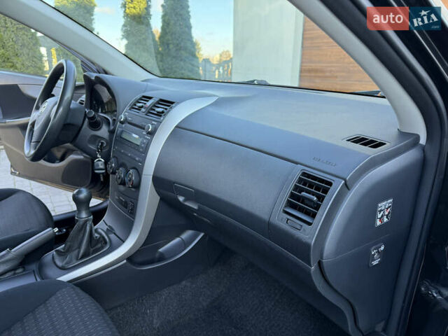 Черный Тойота Королла, объемом двигателя 1.6 л и пробегом 147 тыс. км за 6999 $, фото 51 на Automoto.ua