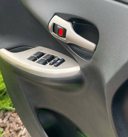 Черный Тойота Королла, объемом двигателя 1.8 л и пробегом 213 тыс. км за 7300 $, фото 16 на Automoto.ua