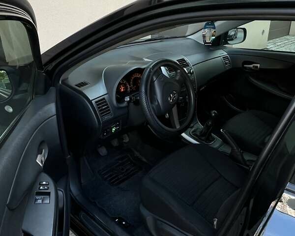 Чорний Тойота Королла, об'ємом двигуна 1.6 л та пробігом 200 тис. км за 7200 $, фото 5 на Automoto.ua