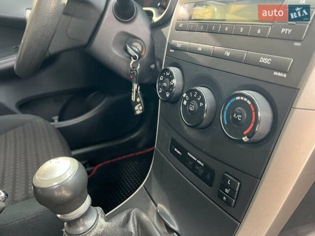 Черный Тойота Королла, объемом двигателя 1.3 л и пробегом 236 тыс. км за 4999 $, фото 15 на Automoto.ua