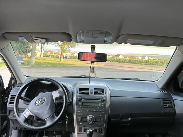 Черный Тойота Королла, объемом двигателя 1.6 л и пробегом 270 тыс. км за 8000 $, фото 6 на Automoto.ua