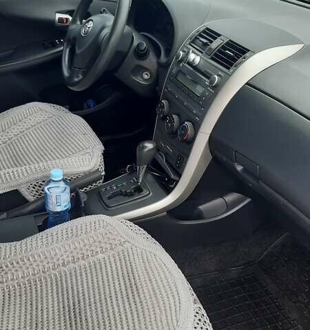 Черный Тойота Королла, объемом двигателя 1.6 л и пробегом 240 тыс. км за 8000 $, фото 6 на Automoto.ua