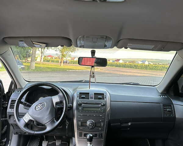 Черный Тойота Королла, объемом двигателя 1.6 л и пробегом 279 тыс. км за 8000 $, фото 5 на Automoto.ua