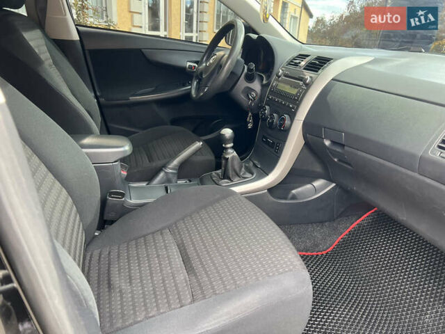 Черный Тойота Королла, объемом двигателя 1.3 л и пробегом 236 тыс. км за 4999 $, фото 13 на Automoto.ua