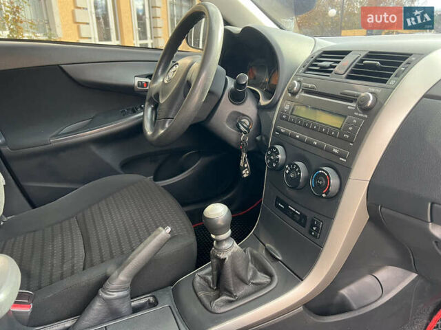 Черный Тойота Королла, объемом двигателя 1.3 л и пробегом 236 тыс. км за 4999 $, фото 14 на Automoto.ua