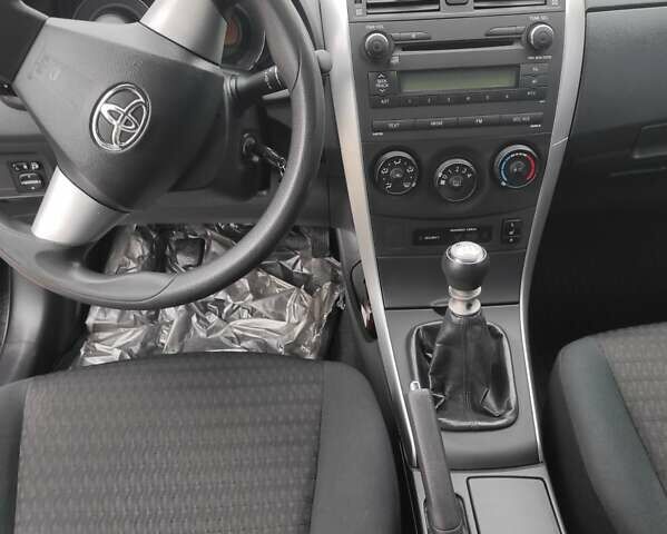 Черный Тойота Королла, объемом двигателя 1.33 л и пробегом 151 тыс. км за 7000 $, фото 5 на Automoto.ua