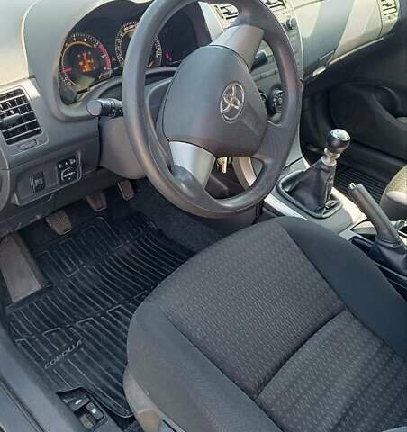 Черный Тойота Королла, объемом двигателя 1.33 л и пробегом 72 тыс. км за 8700 $, фото 15 на Automoto.ua