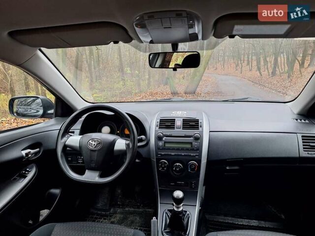 Черный Тойота Королла, объемом двигателя 1.33 л и пробегом 119 тыс. км за 8000 $, фото 10 на Automoto.ua