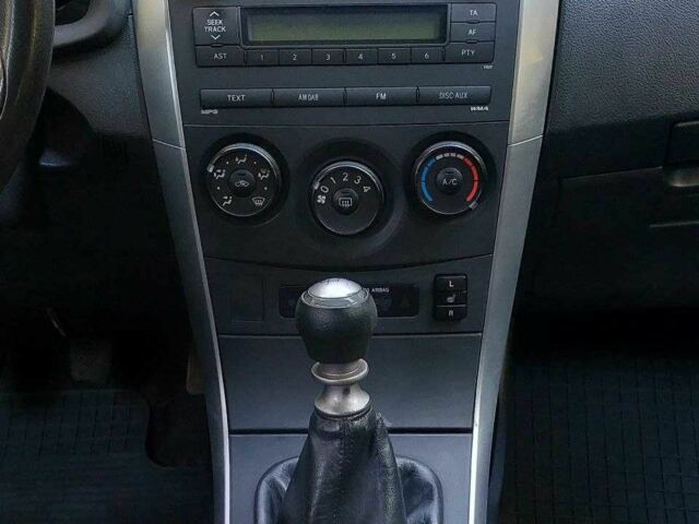 Черный Тойота Королла, объемом двигателя 1.3 л и пробегом 115 тыс. км за 5499 $, фото 17 на Automoto.ua