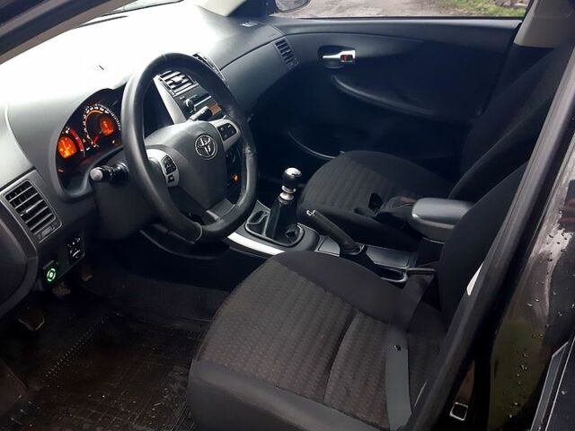 Черный Тойота Королла, объемом двигателя 1.3 л и пробегом 98 тыс. км за 8700 $, фото 5 на Automoto.ua