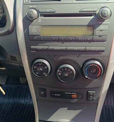 Черный Тойота Королла, объемом двигателя 1.33 л и пробегом 72 тыс. км за 8700 $, фото 1 на Automoto.ua