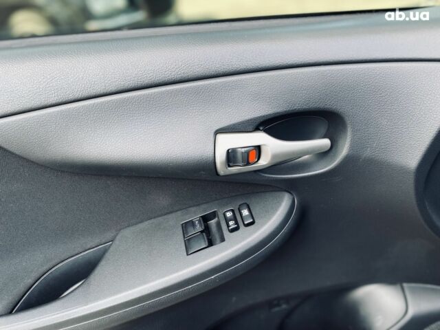 Черный Тойота Королла, объемом двигателя 1.3 л и пробегом 43 тыс. км за 10900 $, фото 12 на Automoto.ua