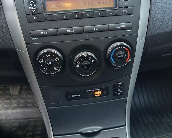 Черный Тойота Королла, объемом двигателя 1.3 л и пробегом 224 тыс. км за 6200 $, фото 2 на Automoto.ua