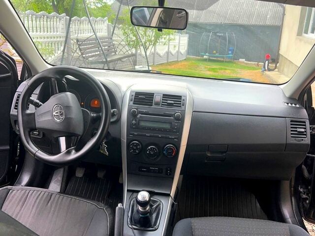 Черный Тойота Королла, объемом двигателя 1.3 л и пробегом 220 тыс. км за 6100 $, фото 2 на Automoto.ua