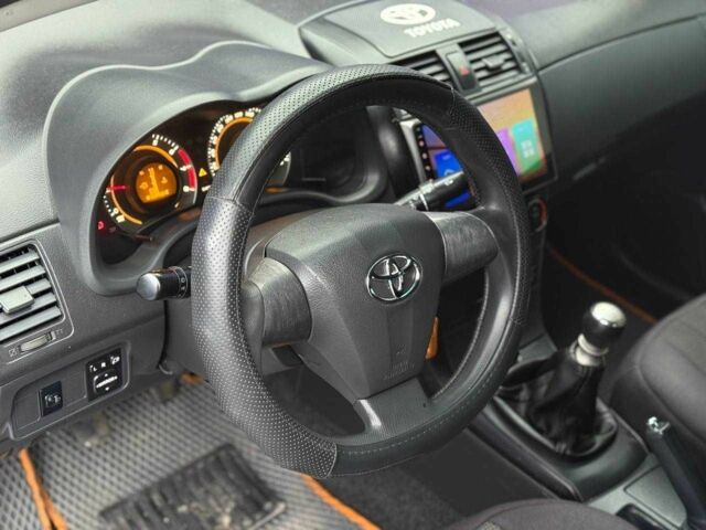 Черный Тойота Королла, объемом двигателя 1.3 л и пробегом 206 тыс. км за 5999 $, фото 8 на Automoto.ua